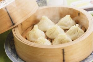 全.台灣舌尖記憶:傳統蒸籠中的台灣特色美食小籠包,代表在地風土飲食、巷弄小吃與令人難忘的味蕾記憶。